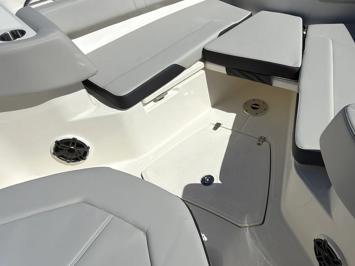 2027 Boston Whaler 330 Outrage 33.0 feet, Panama City, FL #13