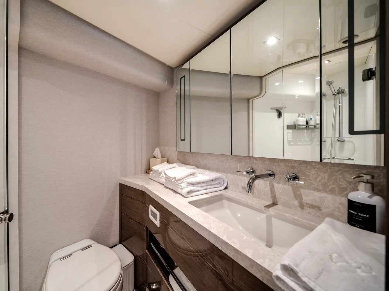 2023 Ocean Alexander 27R 88.0 feet, Ocean Reef, FL #28