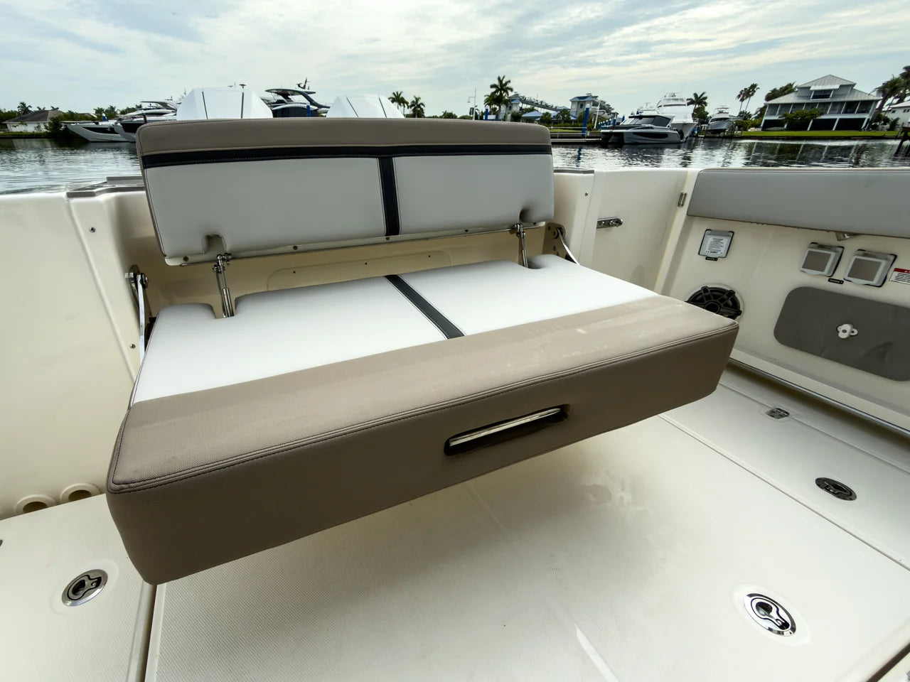 2027 Boston Whaler 330 Vantage 33.0 feet, Fort Myers, FL #7