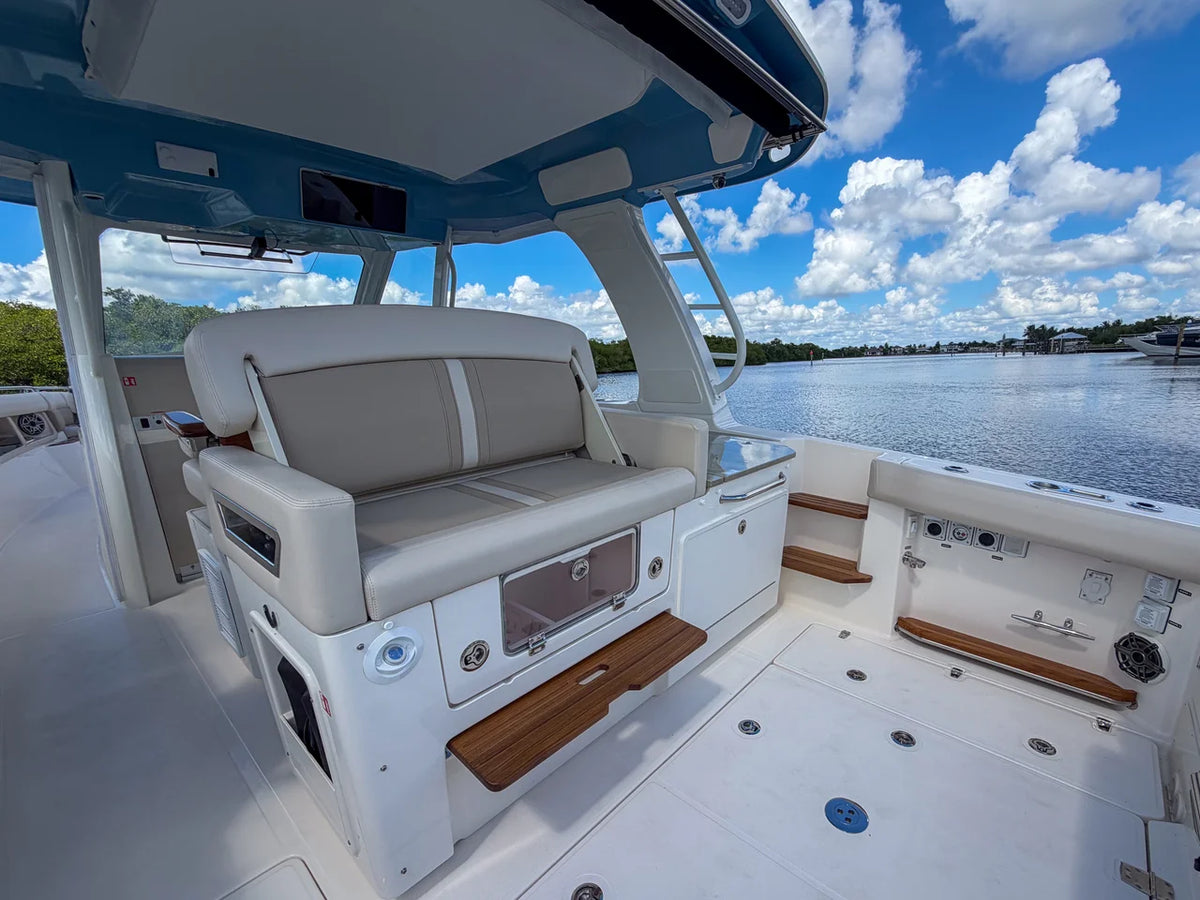 2027 Boston Whaler 350 Realm 35.0 feet, Fort Myers, FL #14