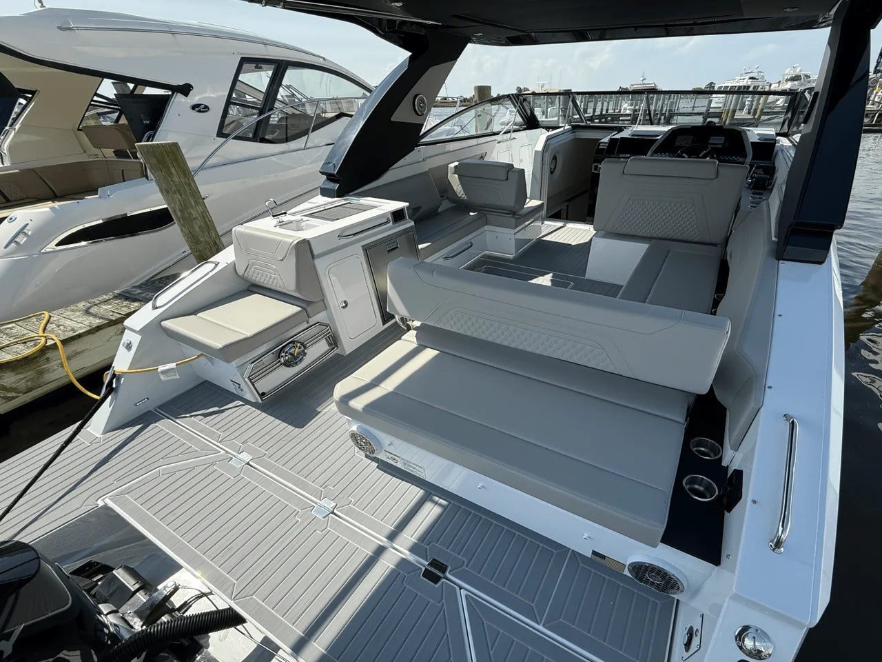 2026 Cruisers Yachts 34 GLS Outboard 34.0 feet, Grasonville, MD #9