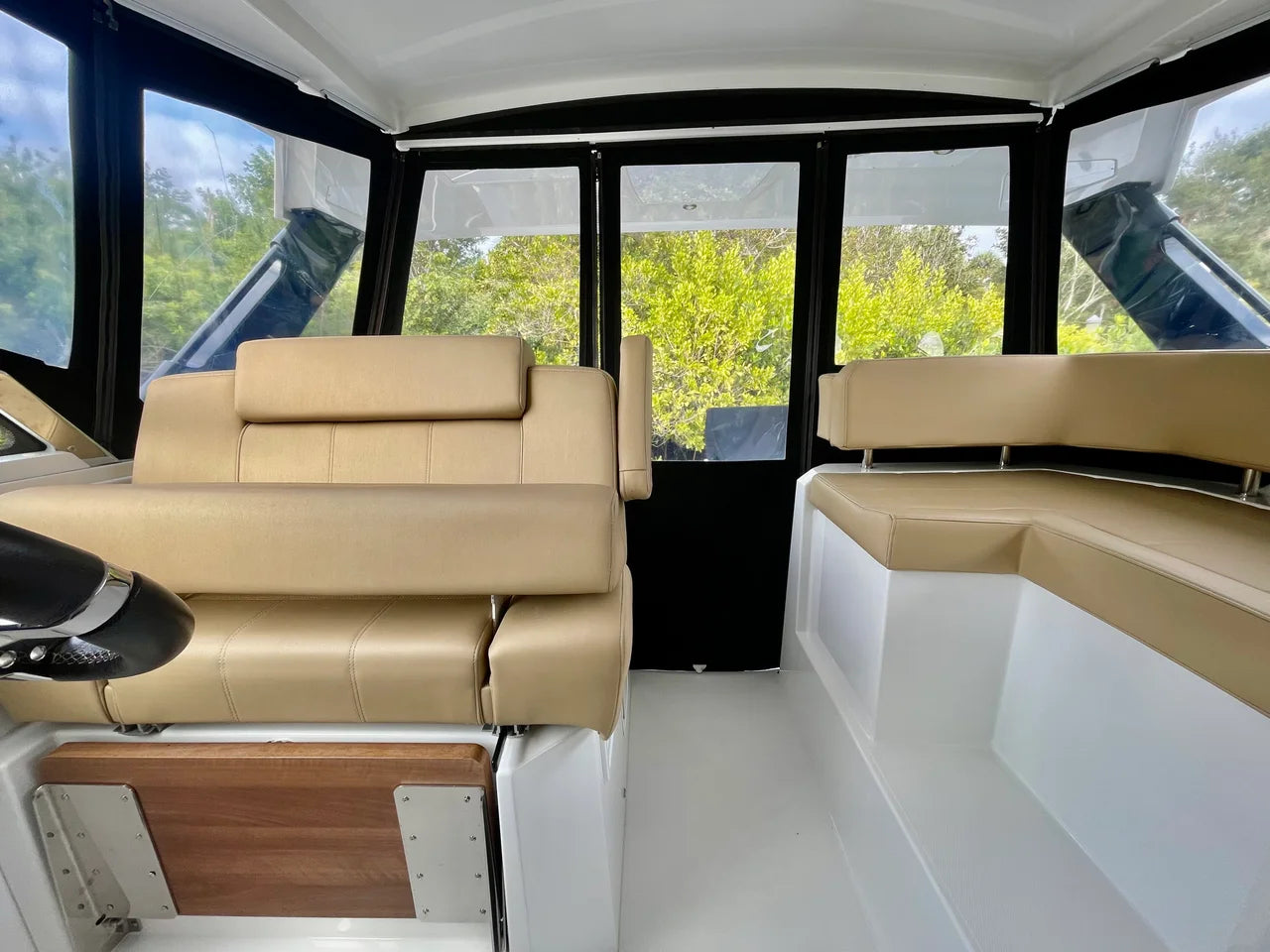 2016 Cruisers Yachts 390 EXPRESS COUPE 39.0 feet, Stuart, FL #9