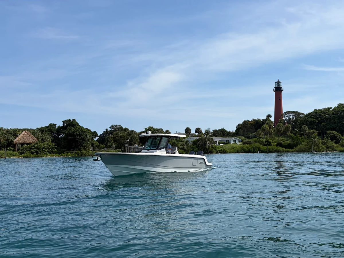 2026 Boston Whaler 330 Outrage 33.0 feet, Jupiter, Florida #3