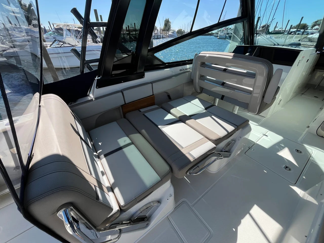 2025 Boston Whaler 330 Vantage 33.0 feet, Wakefield, RI #17