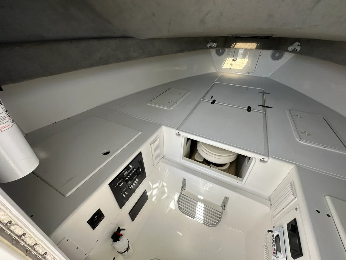 2005 Ocean Master 31 EXPRESS SPORT CABIN 31.0 feet, Wrightsville Beach, North Carolina #32