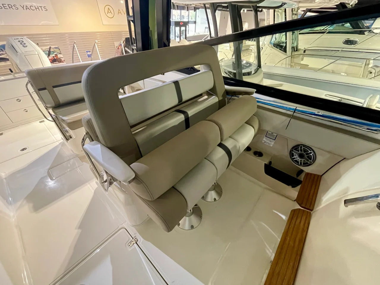 2026 Boston Whaler 330 Vantage 33.0 feet, Danvers, Massachusetts #16