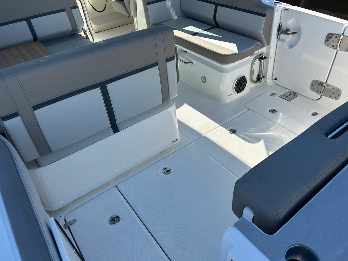 2027 Boston Whaler 330 Vantage 33.0 feet, Pensacola, Florida #37