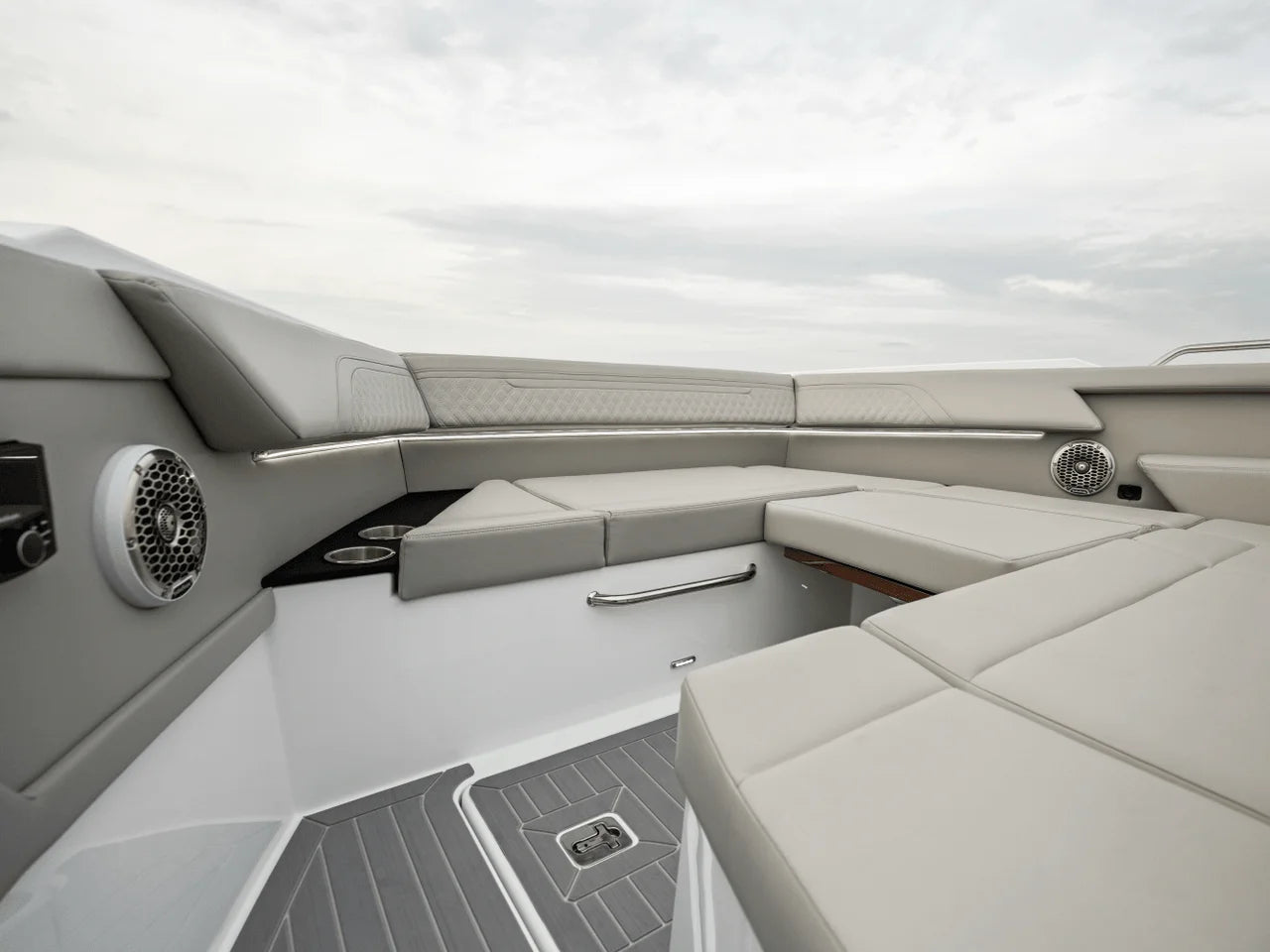 2026 Cruisers Yachts 34 GLS Outboard 35.0 feet, Inuvik, Northwest Territories #128