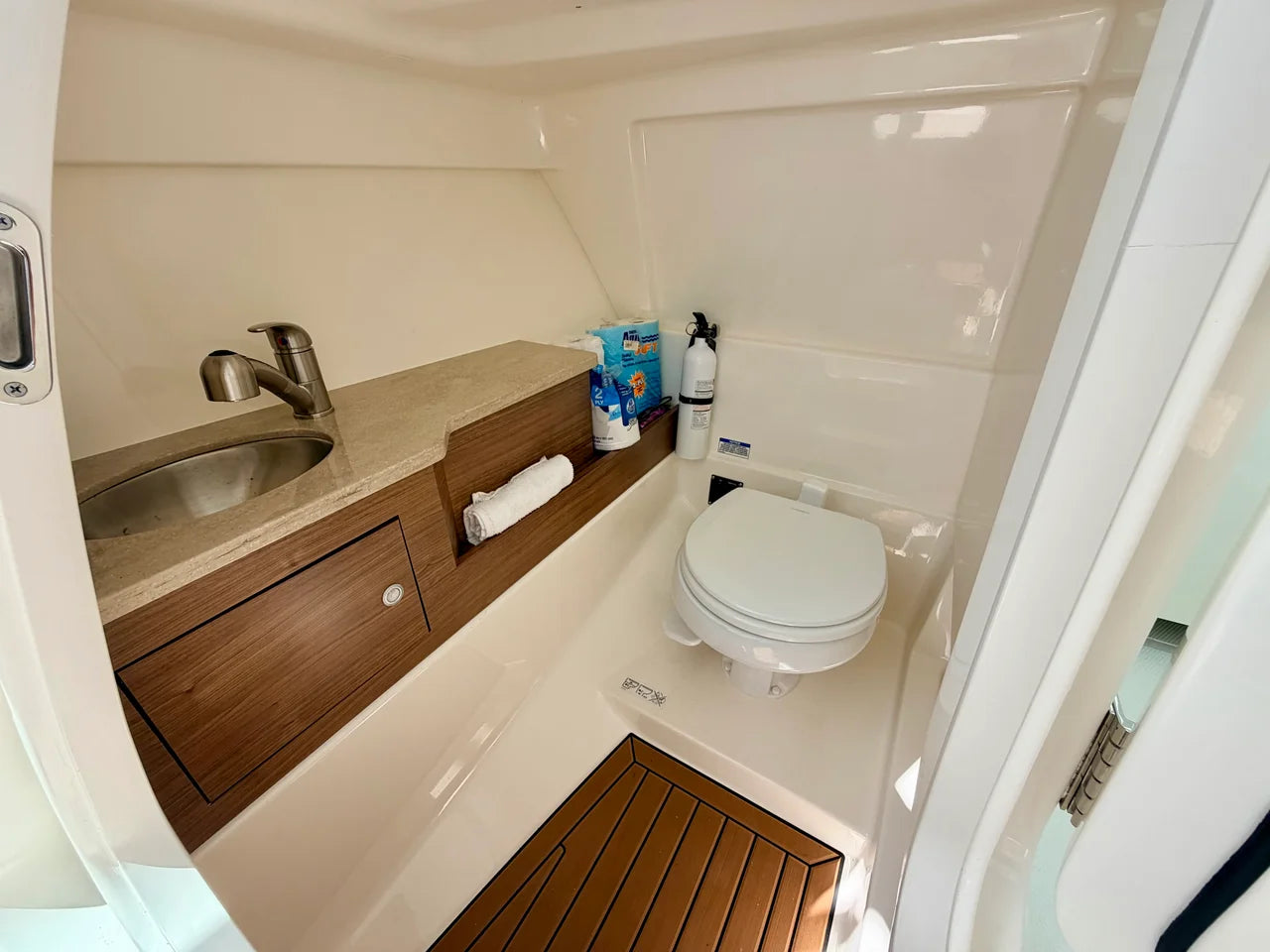 2022 Boston Whaler 280 VANTAGE 28.0 feet, Jupiter, Florida #19