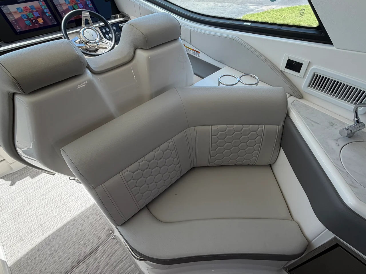 2024 Sea Ray 320 SUNDANCER OB 32.0 feet, Cocoa, Florida #9