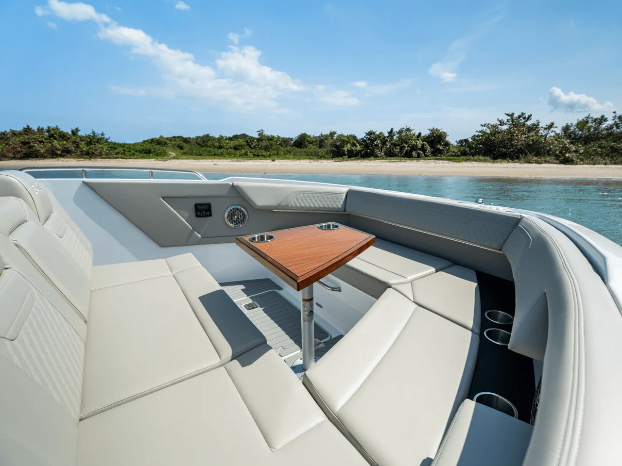2026 Cruisers Yachts 34 GLS Outboard 35.0 feet, Inuvik, Northwest Territories #105