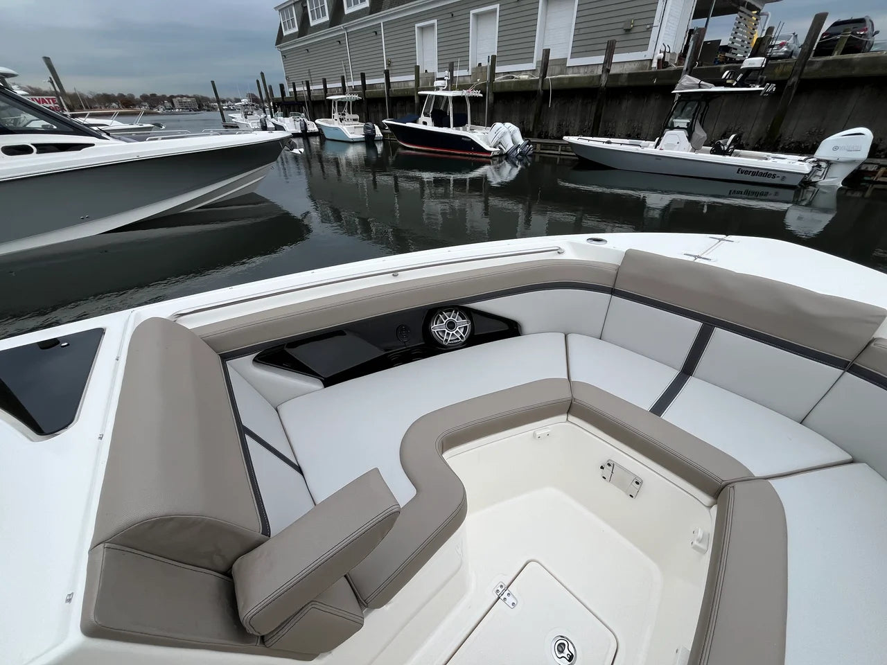 2026 Boston Whaler 330 Vantage 33.0 feet, Norwalk, Connecticut #43