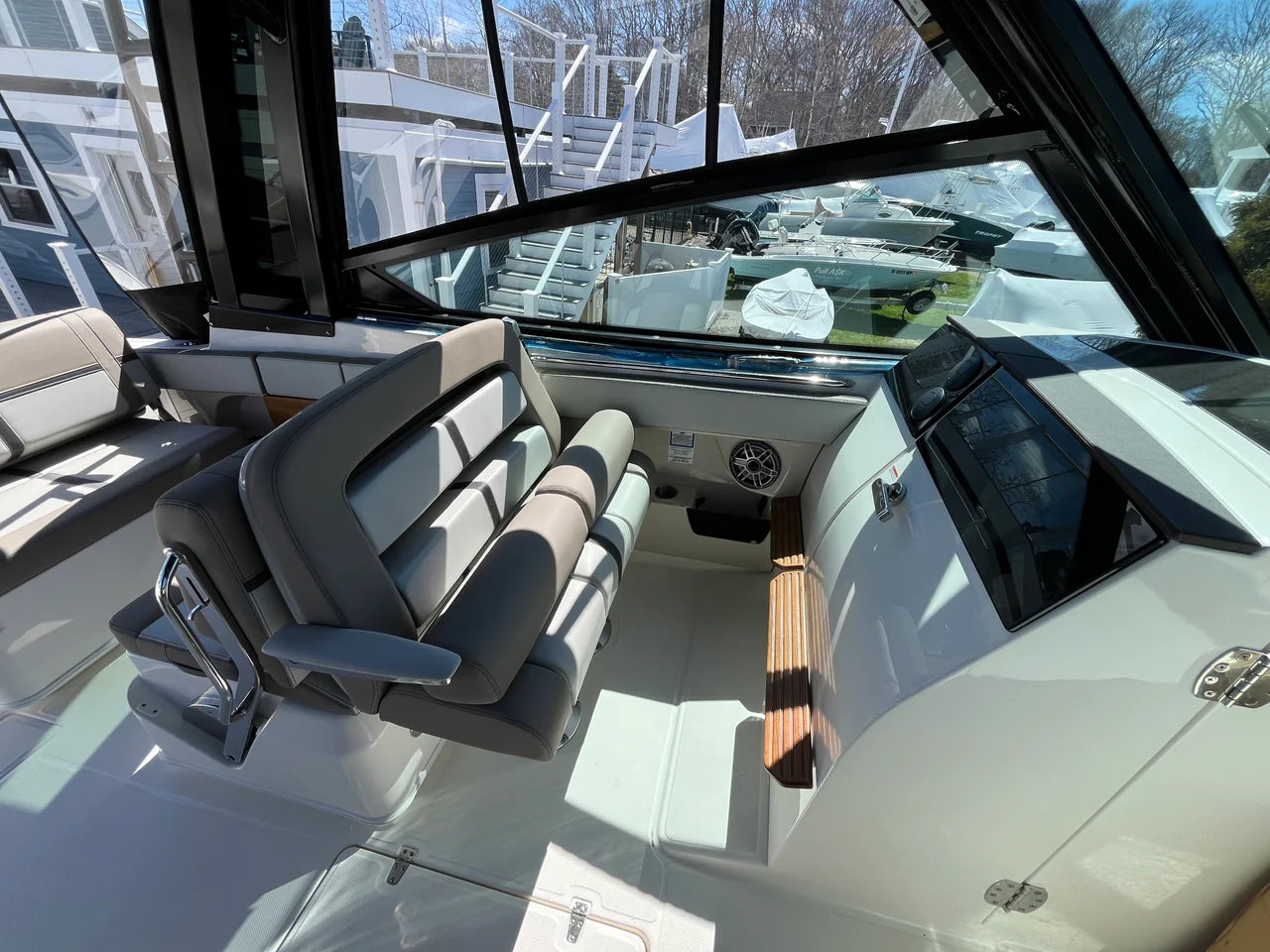 2026 Boston Whaler 330 Vantage 33.0 feet, Wakefield, RI #15