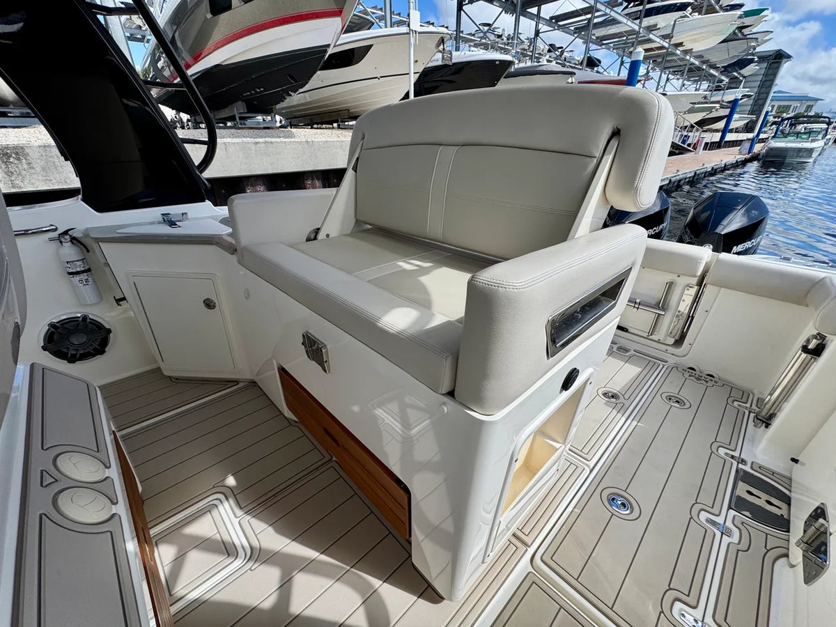 2023 Boston Whaler 350 REALM 35.0 feet, Fort Myers, FL #8