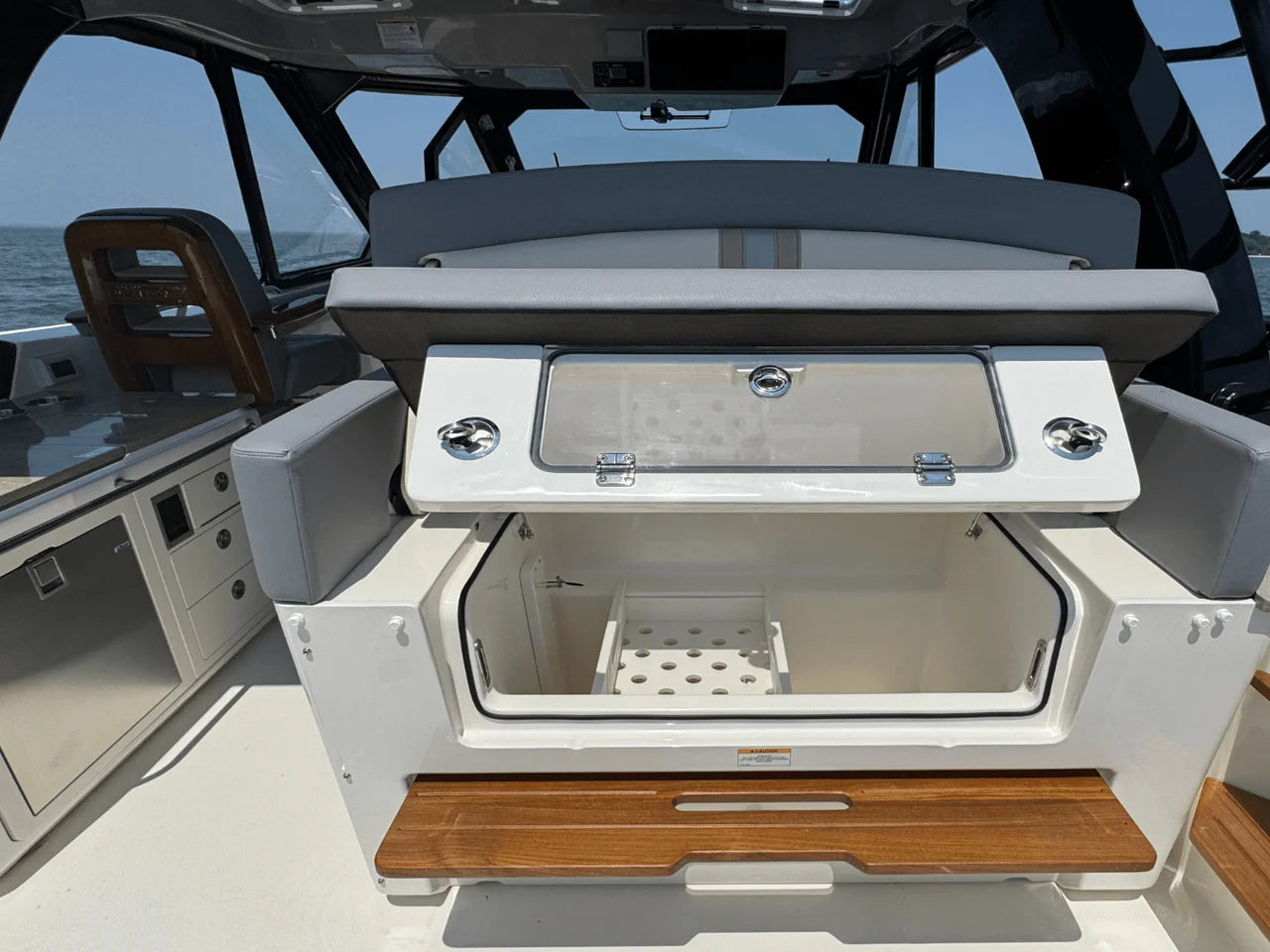 2025 Boston Whaler 380 Realm 38.0 feet, Huntington, NY #21
