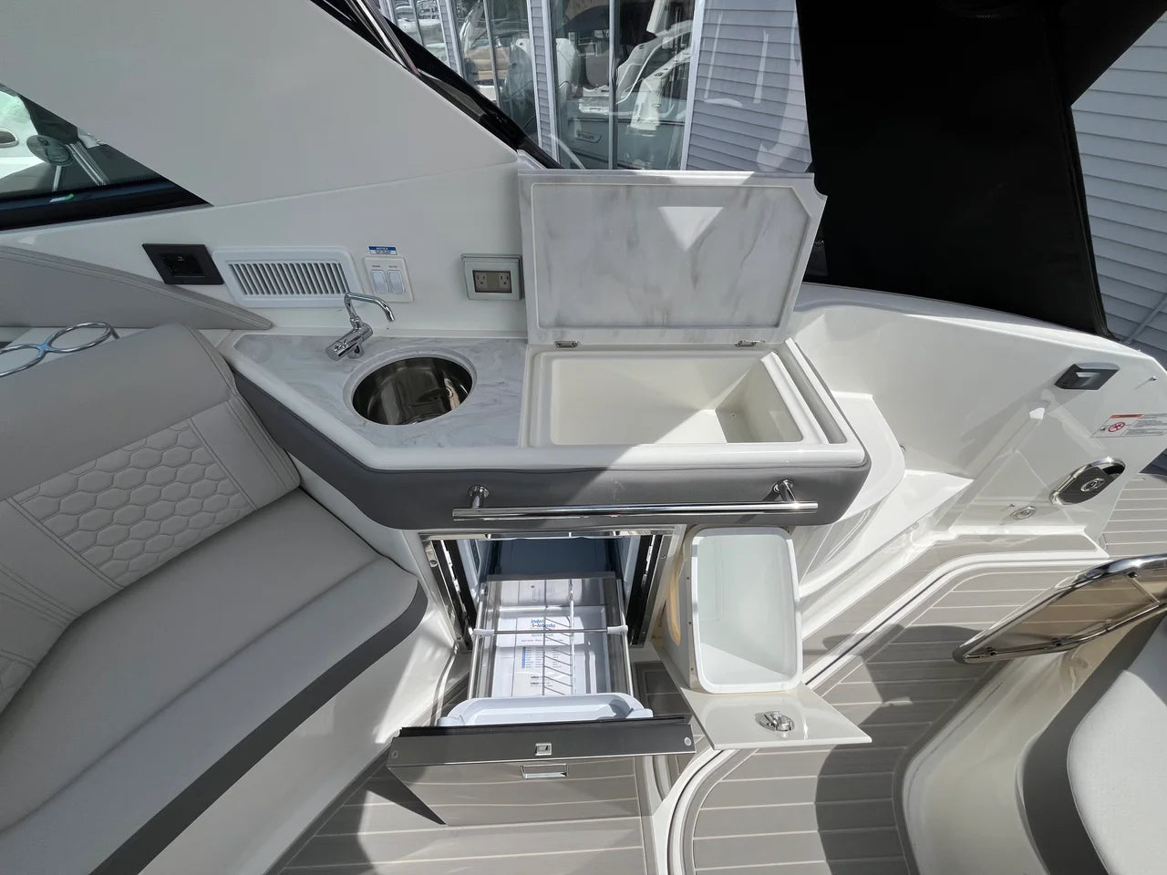 2026 Sea Ray Sundancer 320 Outboard 32.0 feet, Westbrook, Connecticut #7