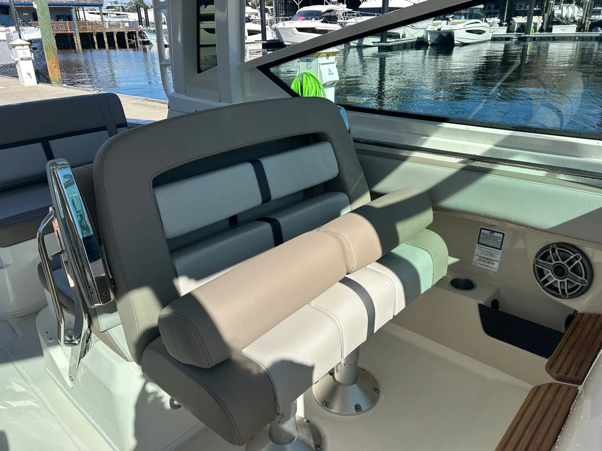 2027 Boston Whaler 330 Vantage 33.0 feet, Pensacola, Florida #18