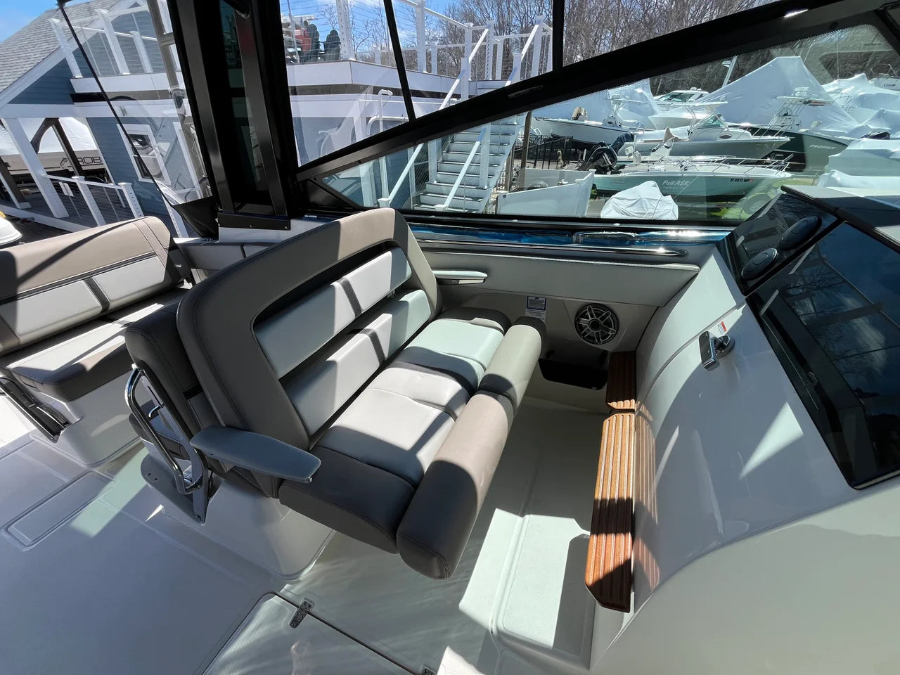 2026 Boston Whaler 330 Vantage 33.0 feet, Wakefield, RI #16