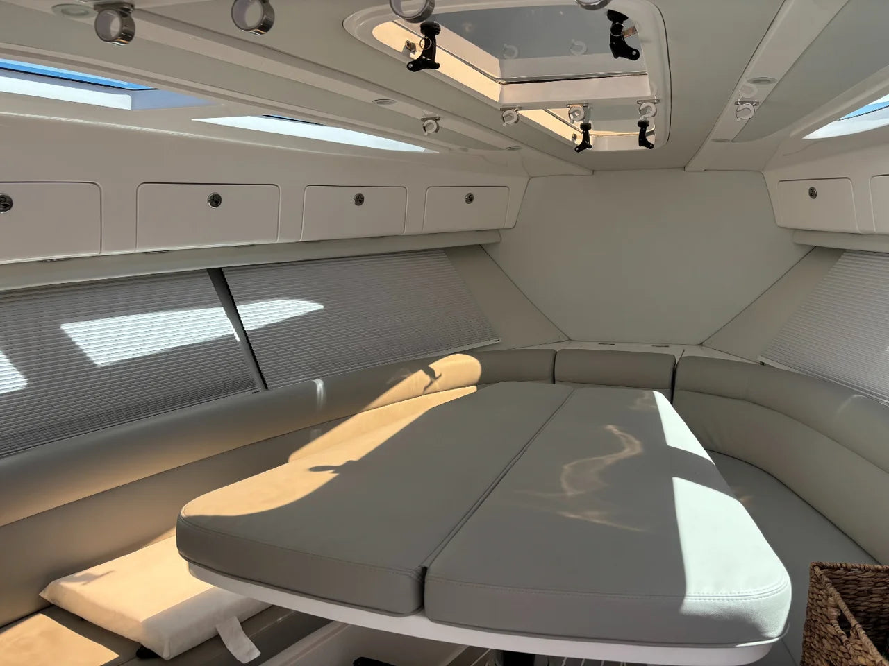2021 Intrepid 409 Valor 40.0 feet, Cutchogue, NY #10