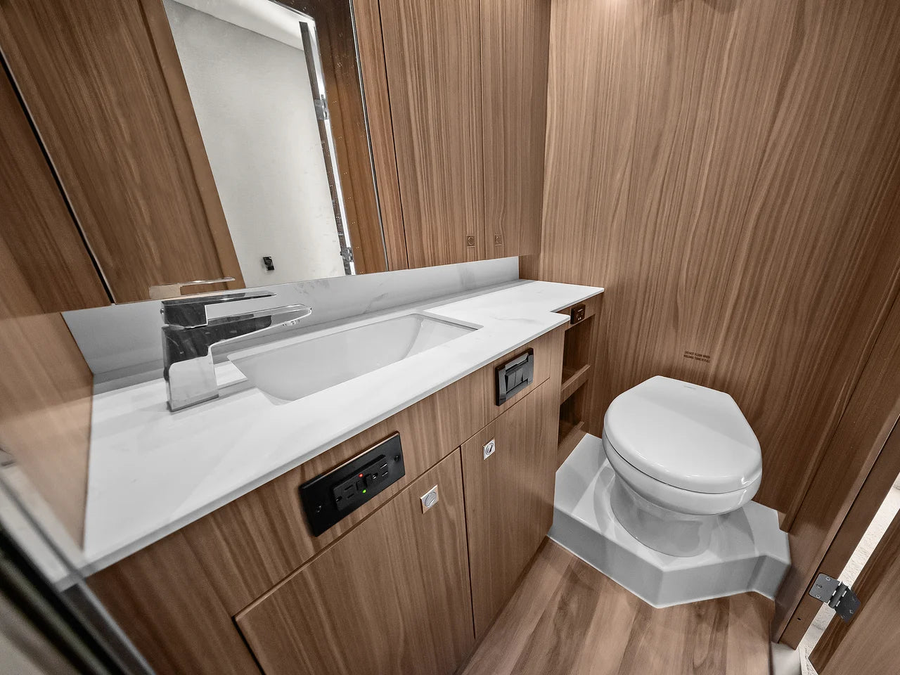 2025 Cruisers Yachts 50 Cantius 50.0 feet, St. Petersburg, Florida #72