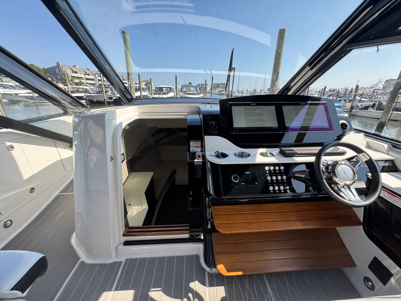 2025 Sea Ray 370 SUNDANCER OB 39.0 feet, Clearwater, Florida #24