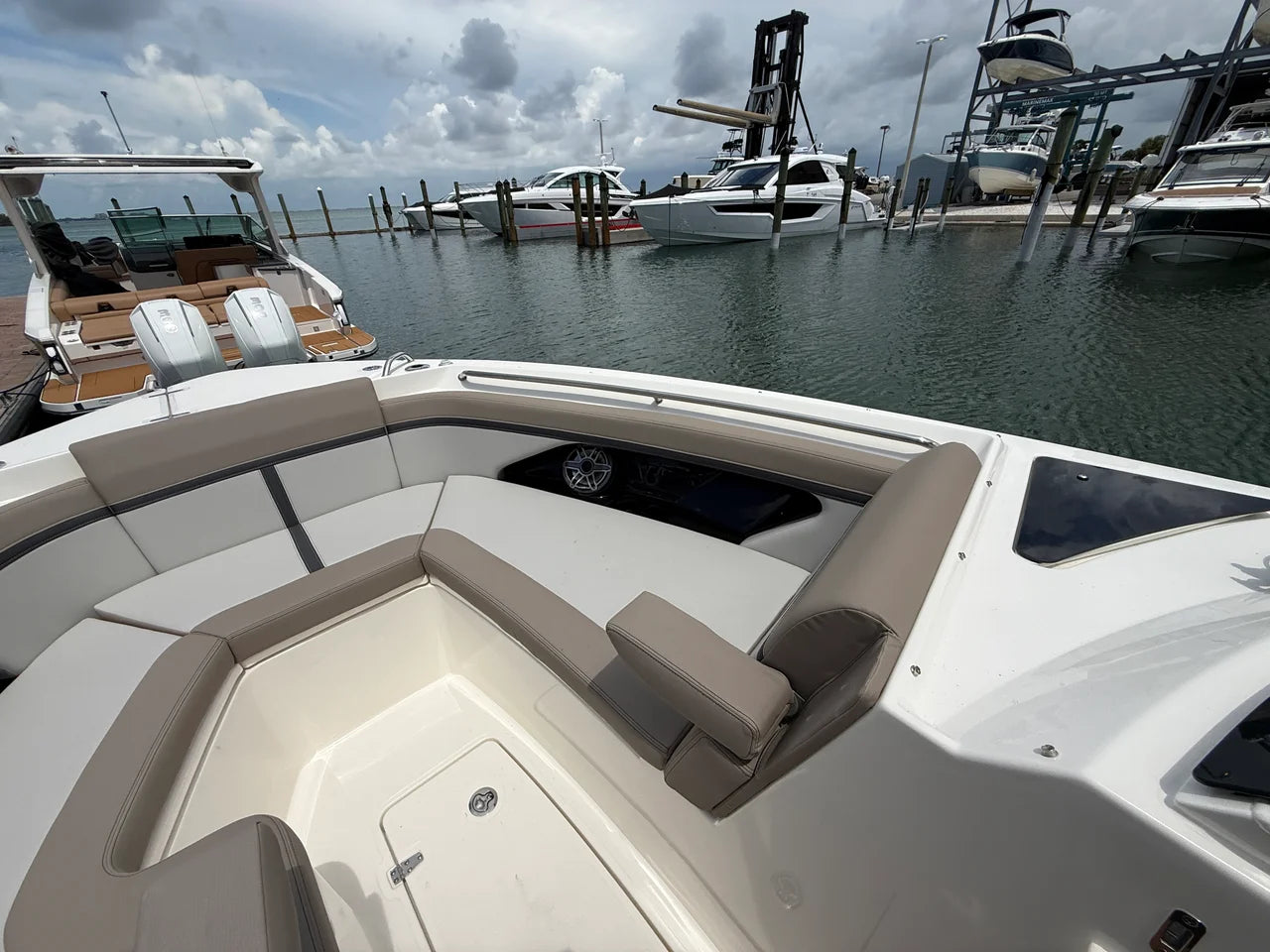 2027 Boston Whaler 330 Vantage 33.0 feet, Sarasota, FL #9