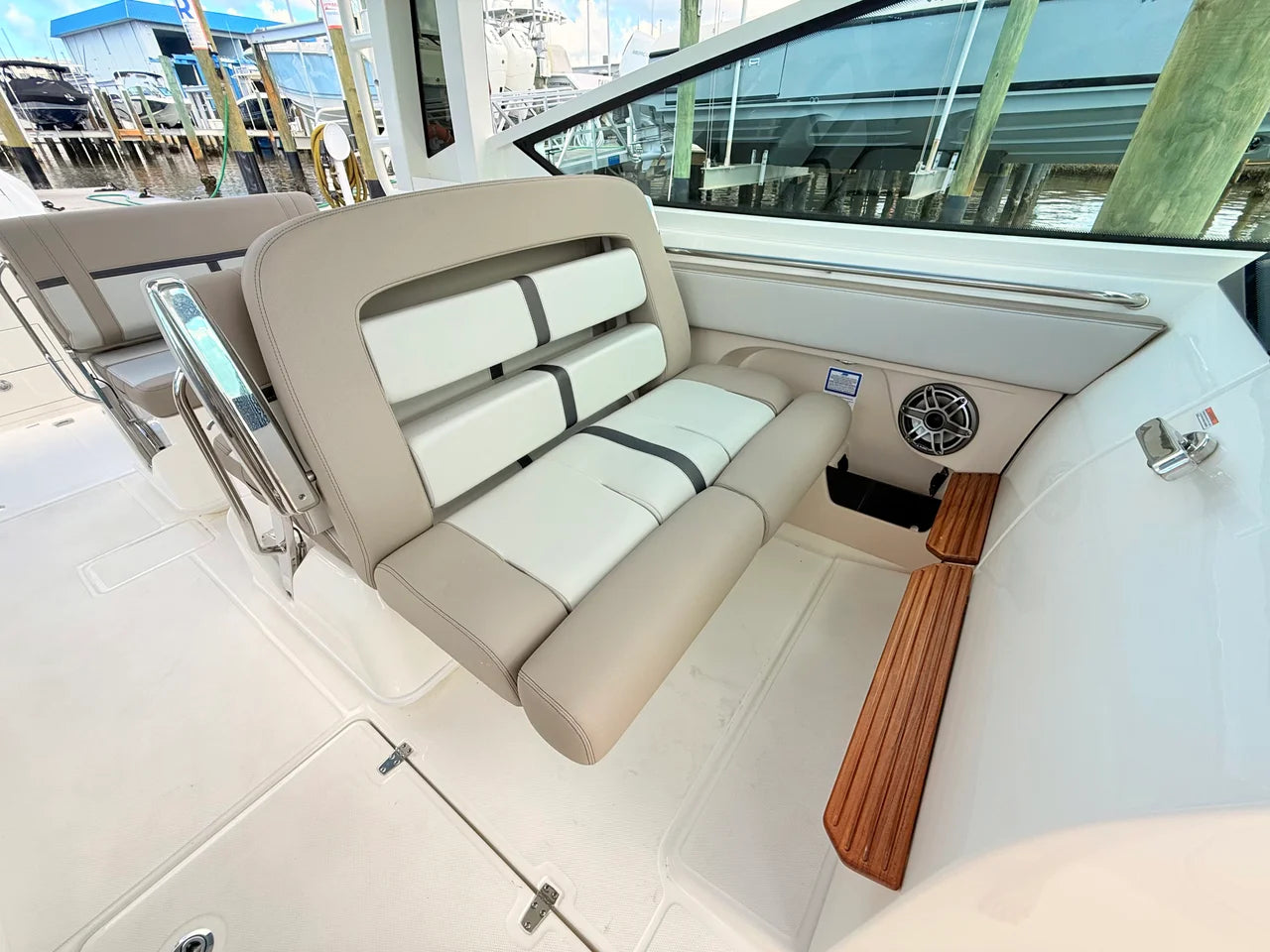 2027 Boston Whaler 330 Vantage 33.0 feet, St Petersburg, FL #60