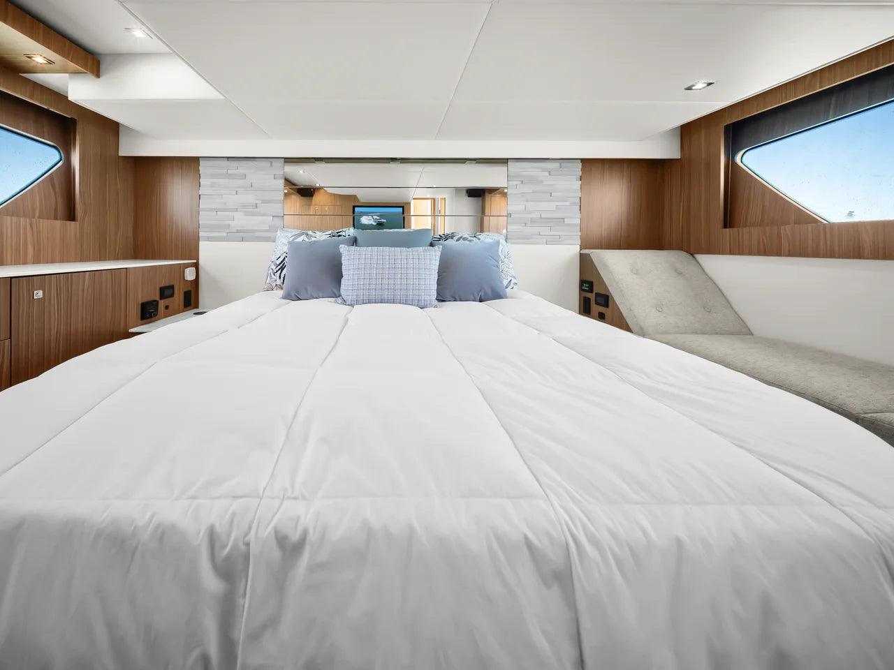 2025 Cruisers Yachts 50 Cantius 50.0 feet, St. Petersburg, Florida #76
