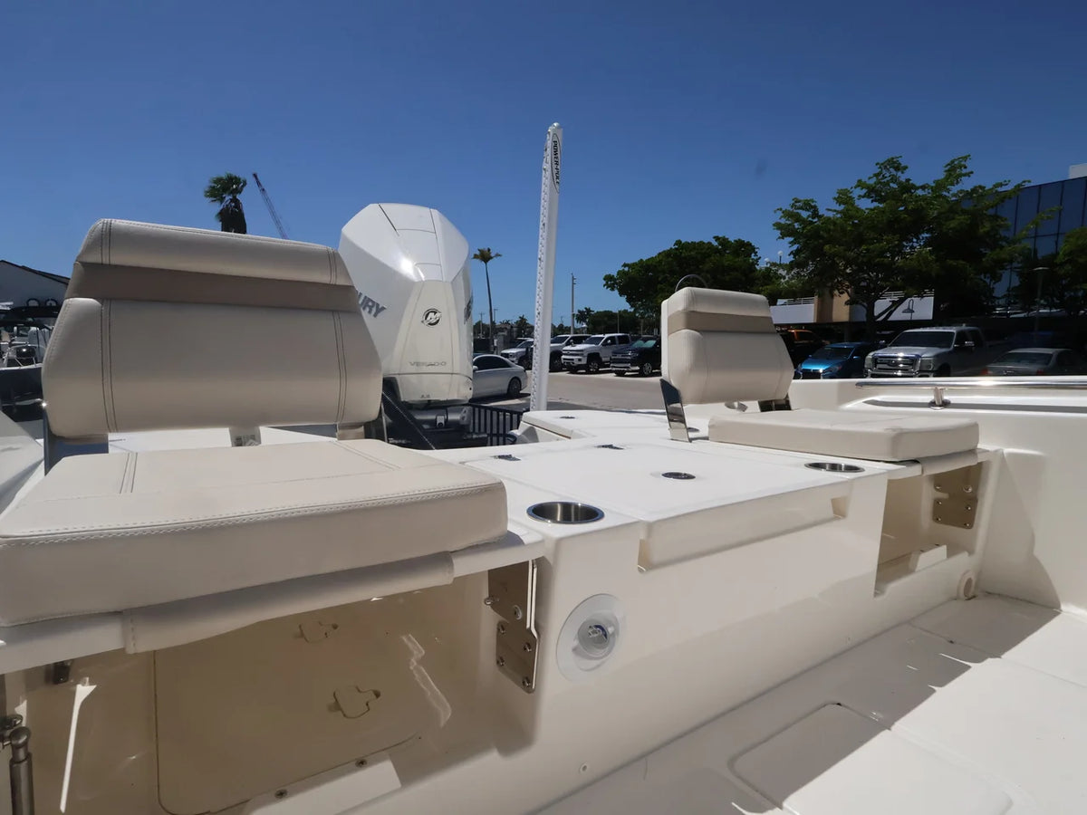 2027 Boston Whaler 250 Dauntless 25.0 feet, Naples, Florida #8
