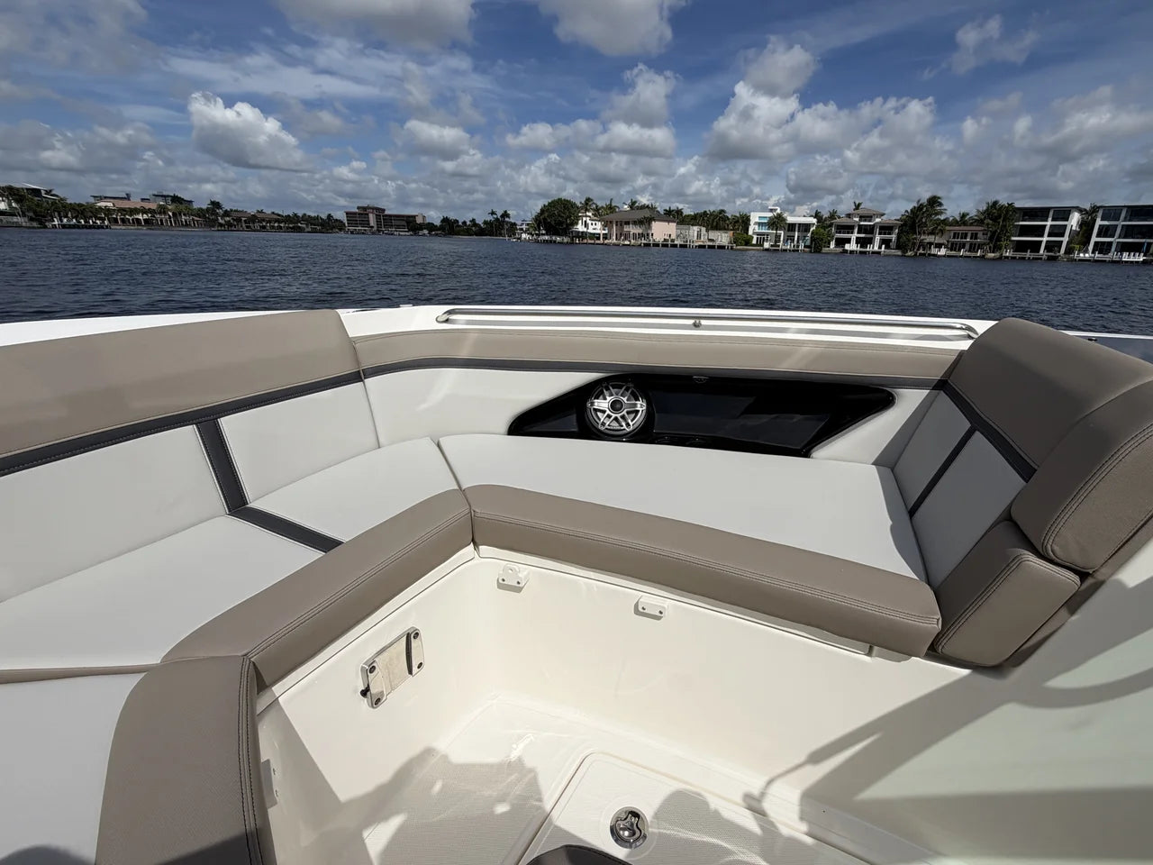 2027 Boston Whaler 330 Vantage 33.0 feet, Pompano Beach, Florida #58