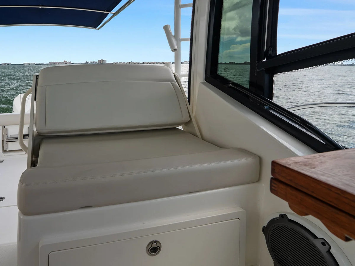 2023 Boston Whaler 325 CONQUEST 32.0 feet, St Petersburg, FL #43