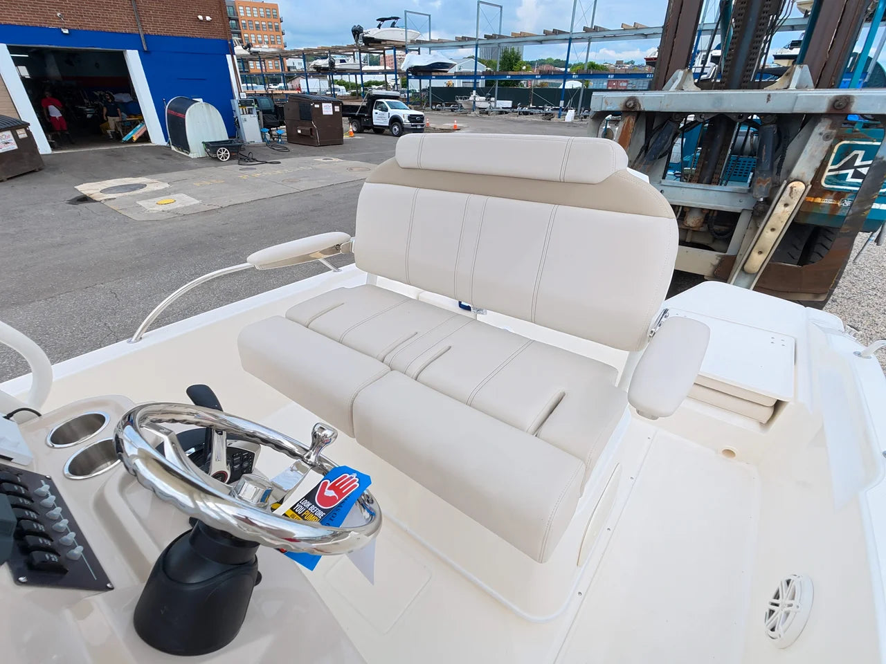 2027 Boston Whaler 220 Dauntless 22.0 feet, Norwalk, Connecticut #12