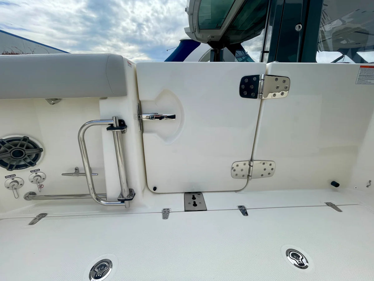 2027 Boston Whaler 330 Outrage 33.0 feet, Danvers, Massachusetts #5