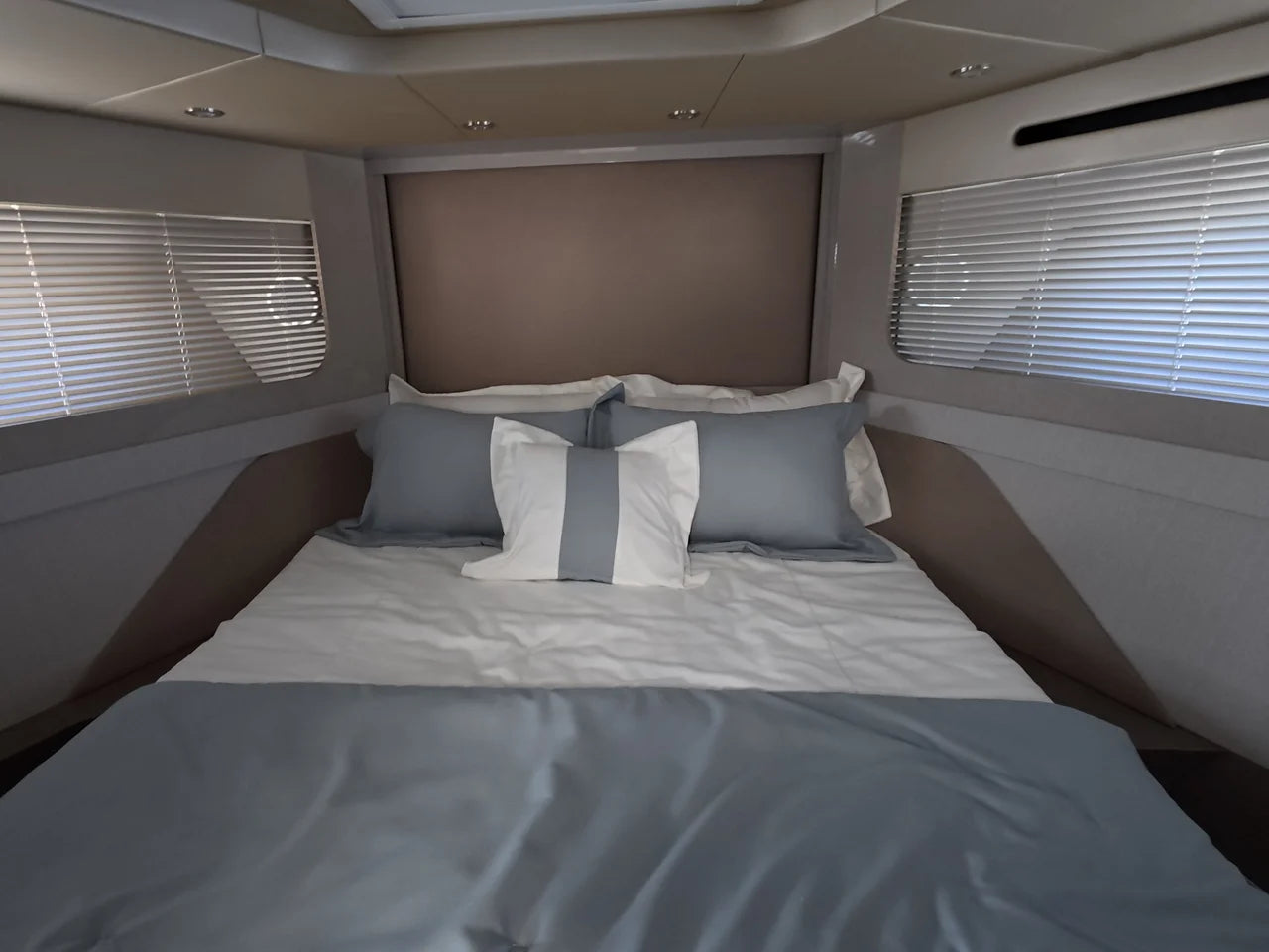 2026 Cruisers Yachts 50 FLY 50.0 feet, Clearwater, Florida #27