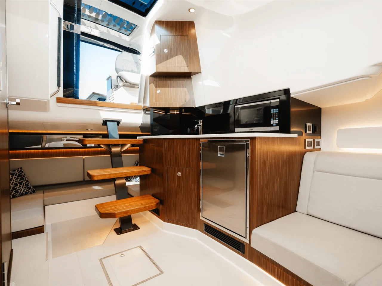2023 Sea Ray 370 Sundancer Outboard 37.0 feet, Charleston, SC #25