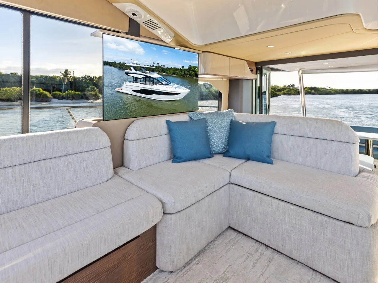 2026 Cruisers Yachts 50 FLY 50.0 feet, Inuvik, Northwest Territories #49