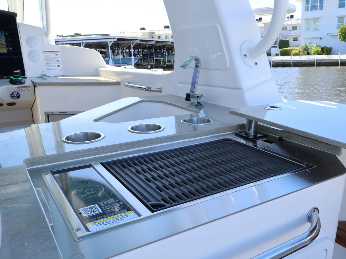 2027 Boston Whaler 350 Realm 35.0 feet, Naples, Florida #23