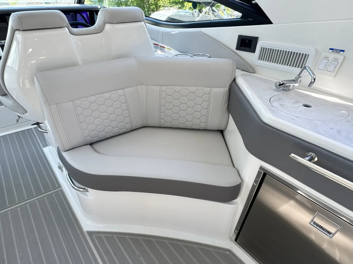 2026 Sea Ray Sundancer 320 Outboard 32.0 feet, Huntington, NY #23