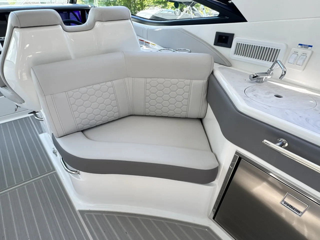 2026 Sea Ray Sundancer 320 Outboard 32.0 feet, Huntington, NY #23