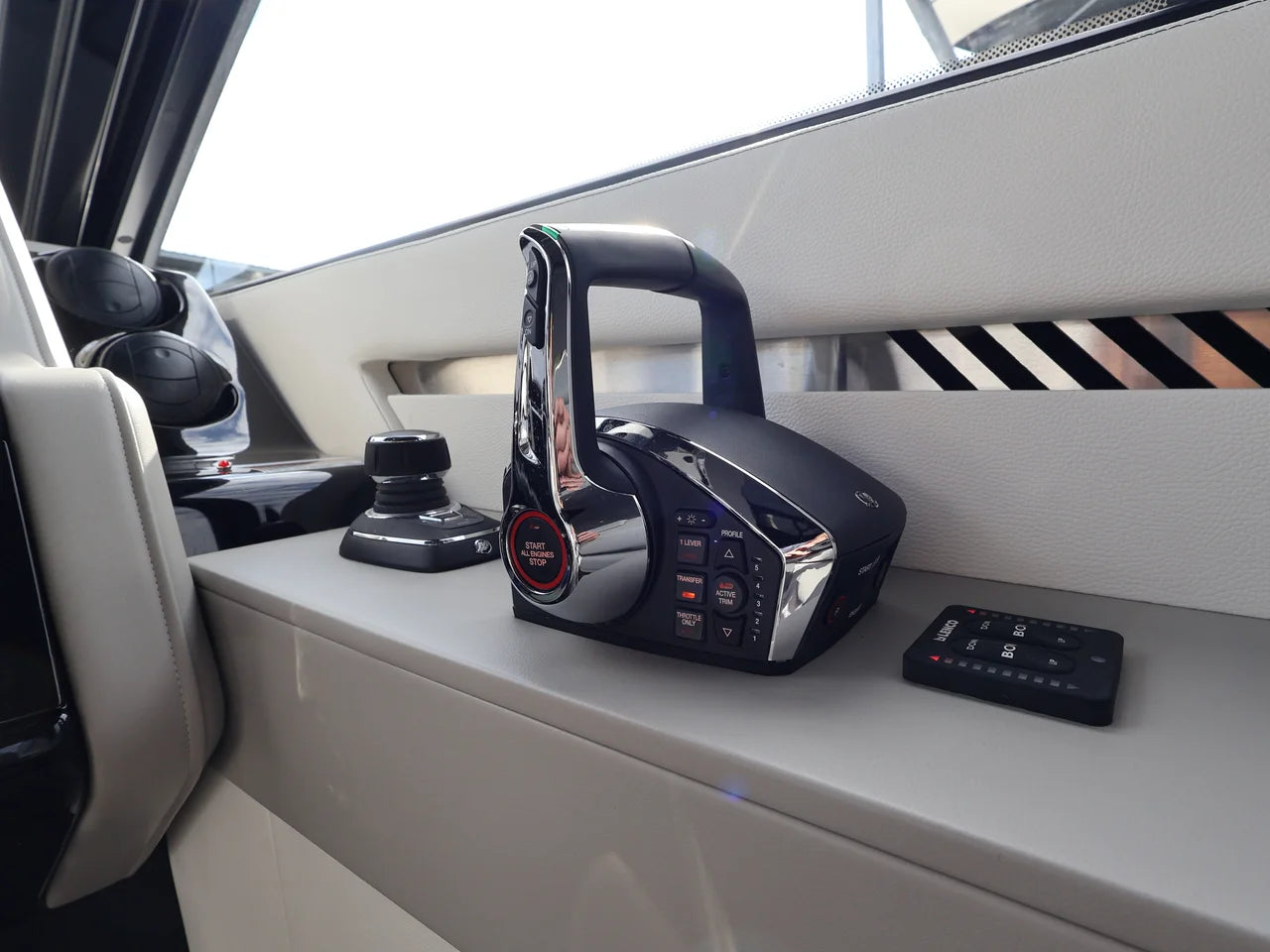 2026 Cruisers Yachts 42 GLS Outboard 42.0 feet, Naples, Florida #26
