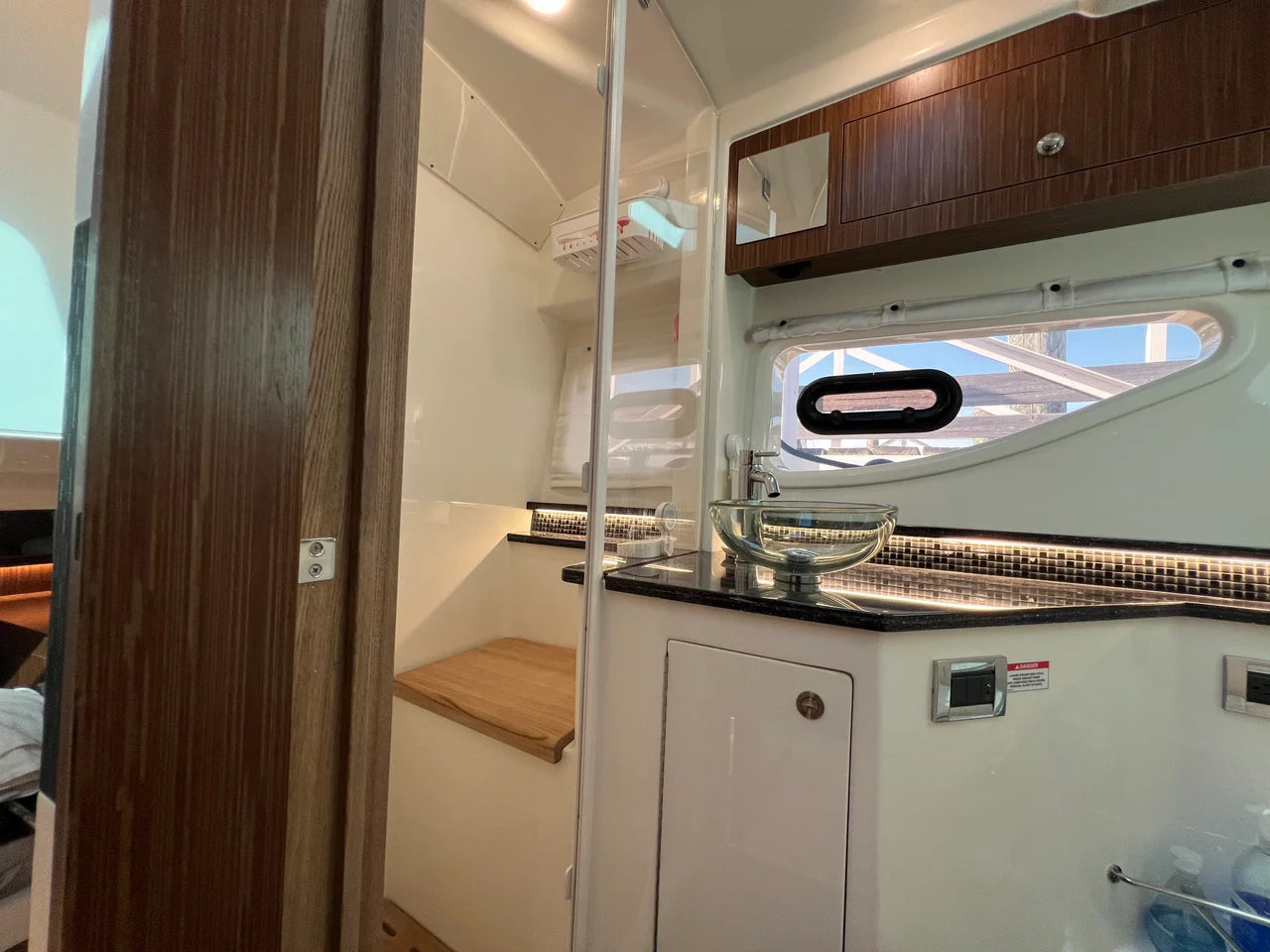 2023 Sea Ray 370 SUNDANCER OB 37.0 feet, Huntington, NY #56