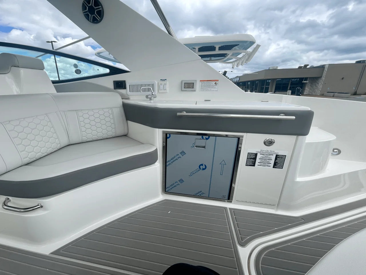 2026 Sea Ray Sundancer 320 Outboard 32.0 feet, Danvers, Massachusetts #8