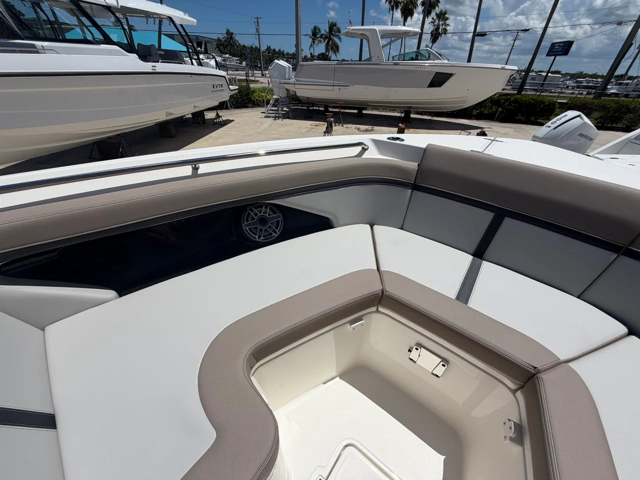 2027 Boston Whaler 330 Vantage 33.0 feet, Stuart, Florida #36
