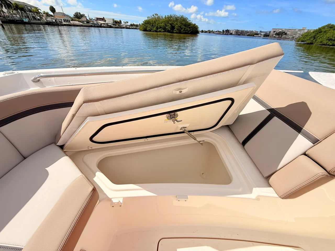 2027 Boston Whaler 330 Vantage 33.0 feet, St Petersburg, FL #84
