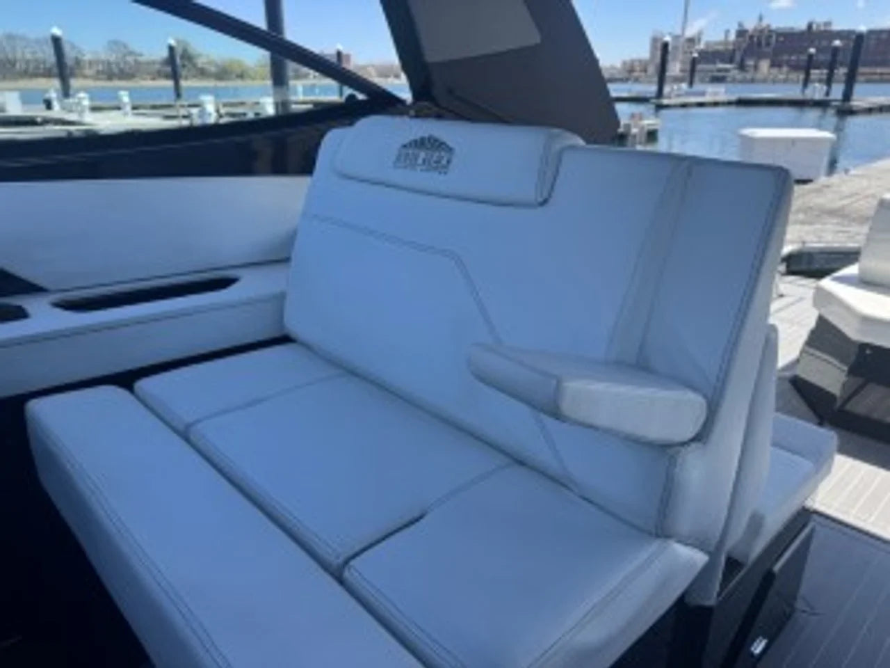 2022 Cruisers Yachts 38 GLS South Beach 38.0 feet, Quincy, MA #9