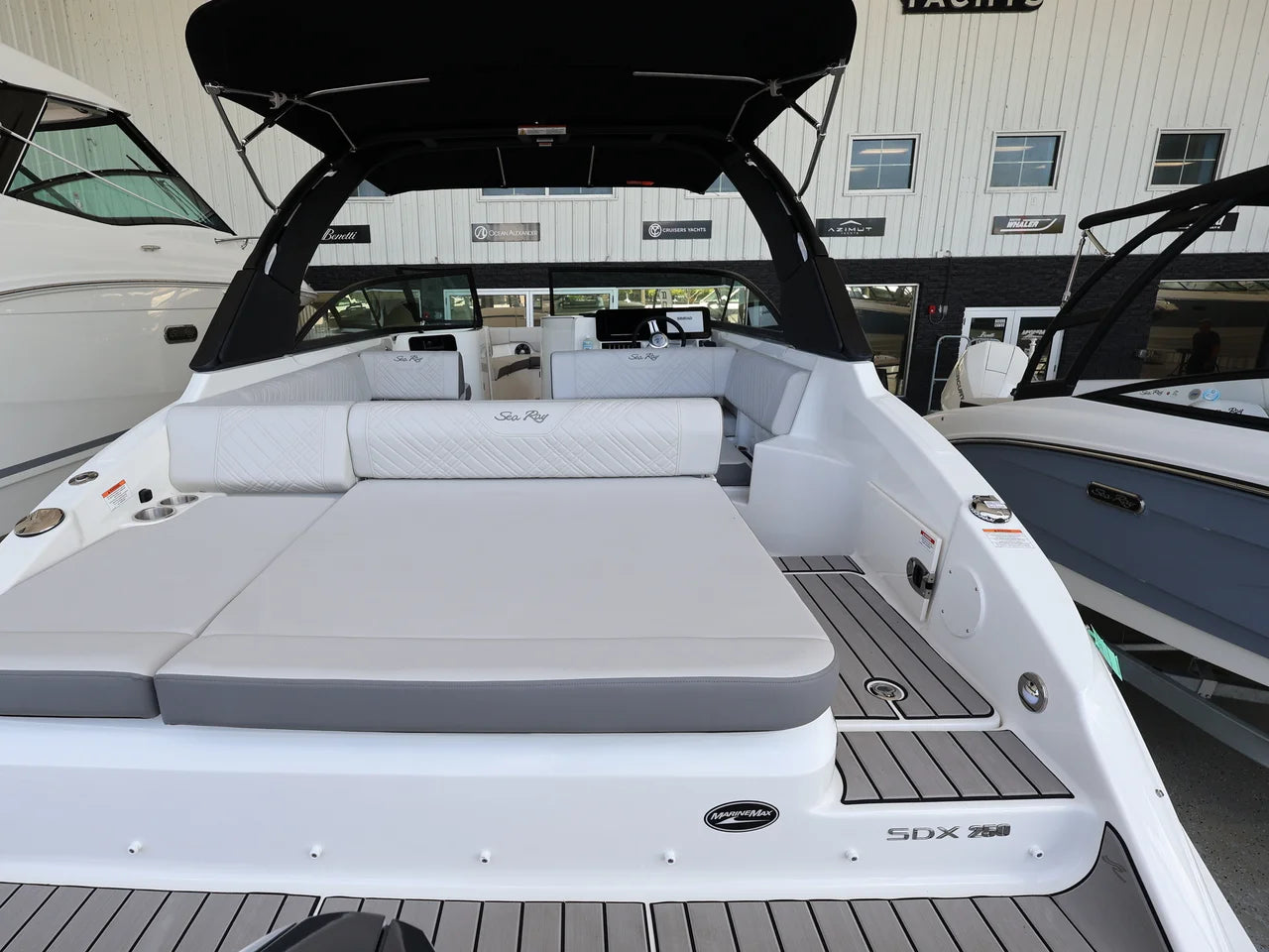 2026 Sea Ray SDX 250 Outboard 25.0 feet, Naples, Florida #8