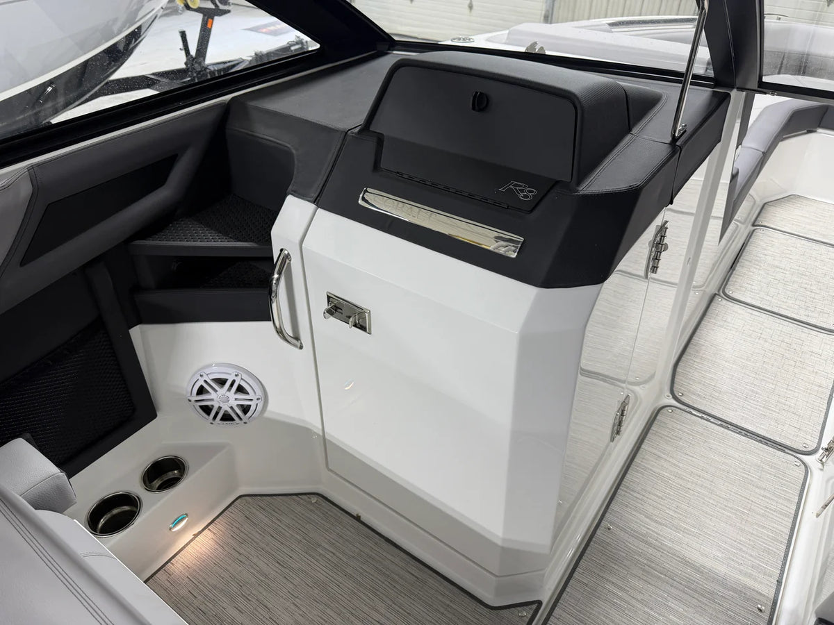 2024 Cobalt R8 OB 28.0 feet, Crosslake, Minnesota #48