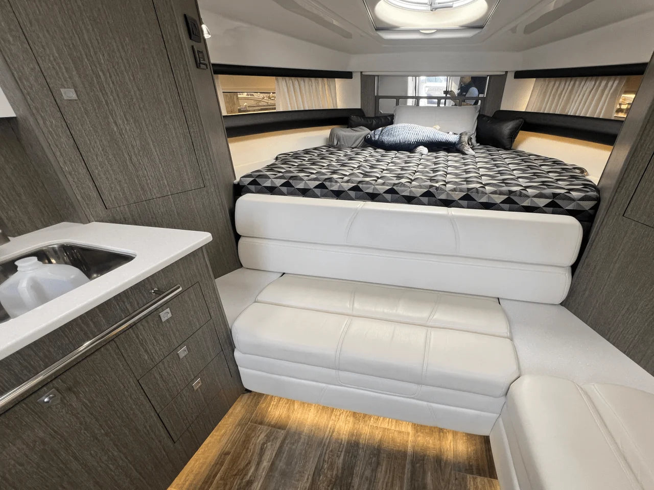 2021 Monterey 335 SPORT YACHT 33.0 feet, Wakefield, RI #38