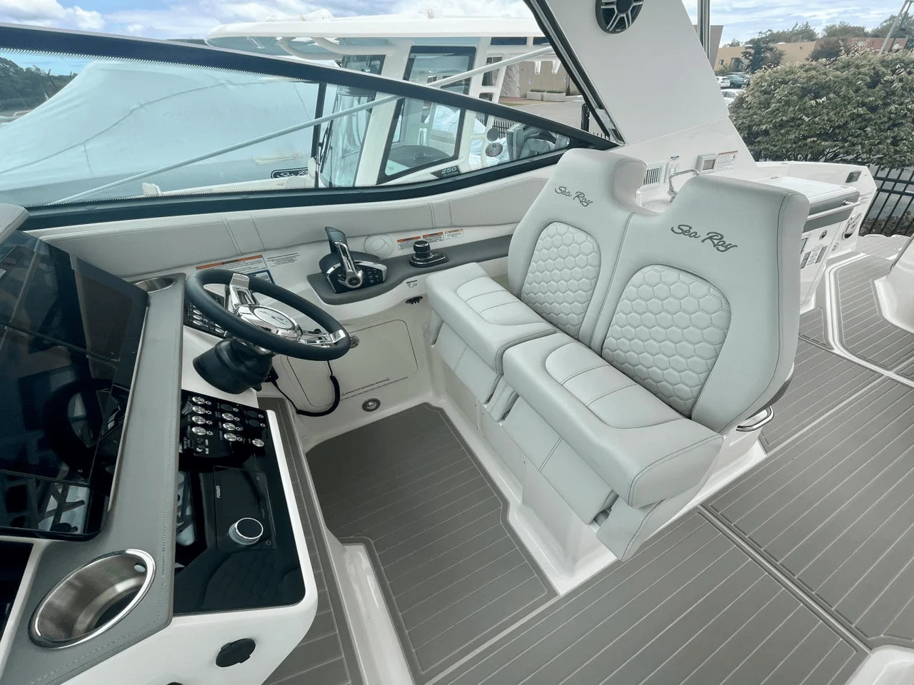 2026 Sea Ray Sundancer 320 Outboard 32.0 feet, Danvers, Massachusetts #12