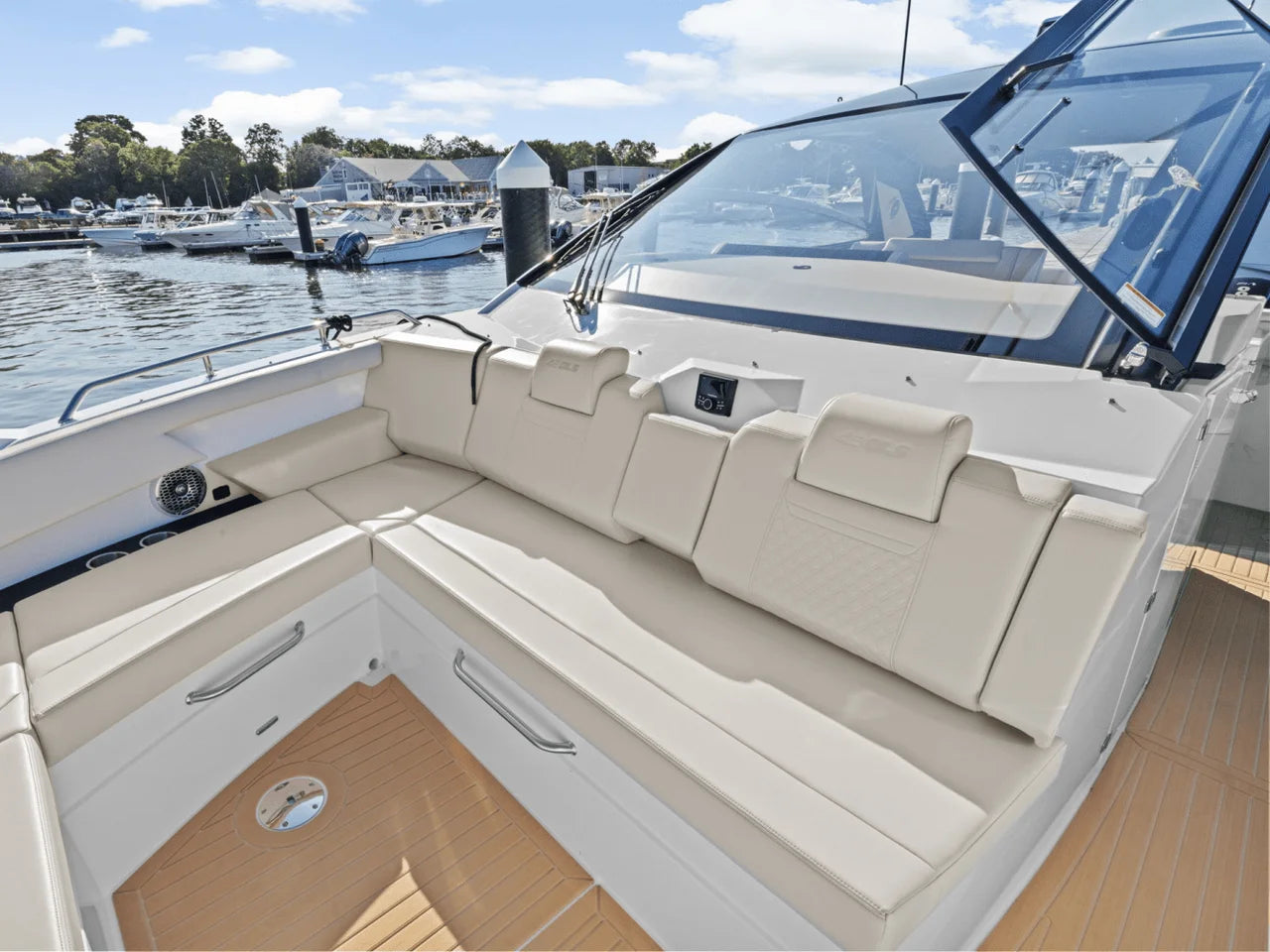 2025 Cruisers Yachts 42 GLS Outboard 42.0 feet, Quincy, MA #31